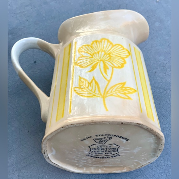 Vintage Discontinued Royal Staffordshire J & G Meakin Yellow Lotus Creamer Jug - Picture 11 of 16